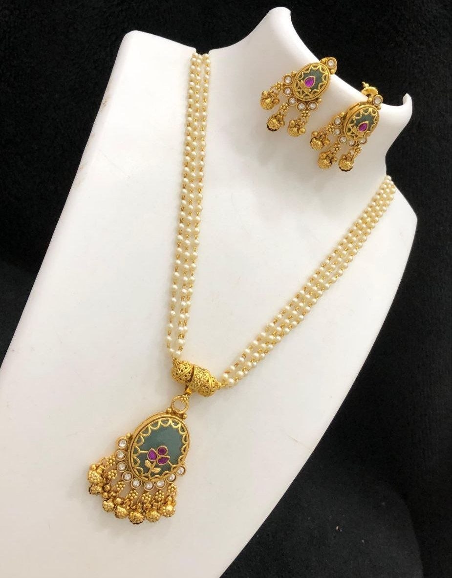 Pearl Trail Jadau Pendant Haram set
